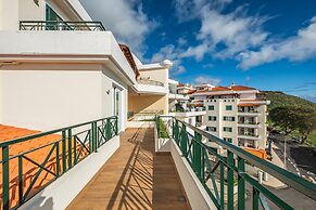 Exquisite Ocean Apartment by Madeira Sun T