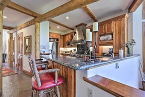 Upscale Ski-in/ski-out Escape w/ Deck + Grill