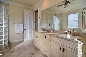 Holmes Beach Family Home W/private Pool & 3 Decks!