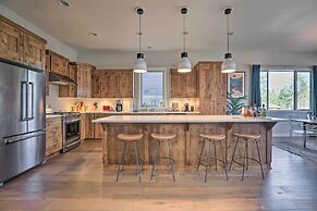 Modern Mtn Oasis w/ Patio, Hot Tub & Grill!