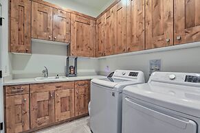 Modern Mtn Oasis w/ Patio, Hot Tub & Grill!