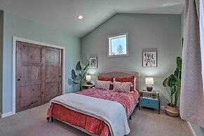 Modern Mtn Oasis w/ Patio, Hot Tub & Grill!