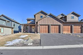 Modern Mtn Oasis w/ Patio, Hot Tub & Grill!