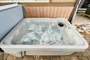 Modern Mtn Oasis w/ Patio, Hot Tub & Grill!