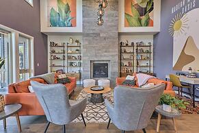 Modern Mtn Oasis w/ Patio, Hot Tub & Grill!