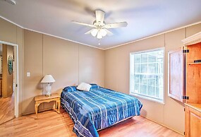 Homosassa House w/ Fire Pit < 2 Miles to River!