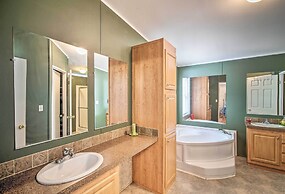 Homosassa House w/ Fire Pit < 2 Miles to River!