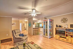 Homosassa House w/ Fire Pit < 2 Miles to River!