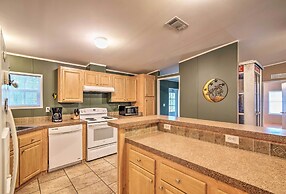 Homosassa House w/ Fire Pit < 2 Miles to River!