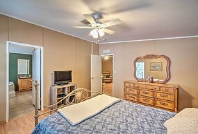 Homosassa House w/ Fire Pit < 2 Miles to River!