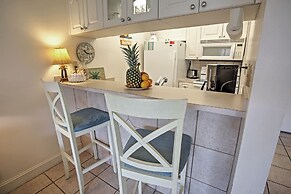 Sanibel Island Studio: Pool Access, Walk to Beach