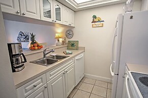 Sanibel Island Studio: Pool Access, Walk to Beach