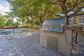 Sanibel Island Studio: Pool Access, Walk to Beach