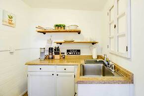 Adorable Tucson Studio w/ Gas Grill & Wifi!