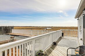 Walk to Beach: Water-view Seabrook Sanctuary