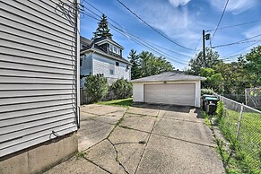 Charming Buffalo Apt: 18 Mi to Niagara Falls!