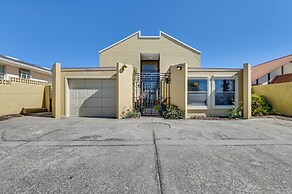 Oceanfront Escape on Wilbur Beach!