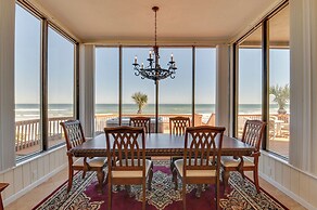 Oceanfront Escape on Wilbur Beach!