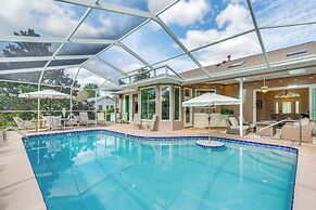 Private Pool: Pet-friendly Retreat on Golf Course!