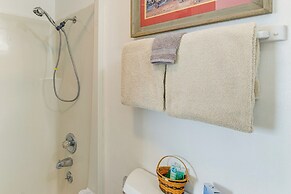 Quaint Rockaway Beach Gem: Walk to Shore!