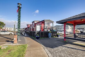 Quaint Rockaway Beach Gem: Walk to Shore!