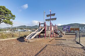 Quaint Rockaway Beach Gem: Walk to Shore!