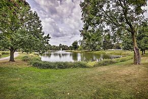 Lakeside Garden Home - 1 Mile to Main Street!