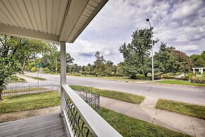 Lakeside Garden Home - 1 Mile to Main Street!