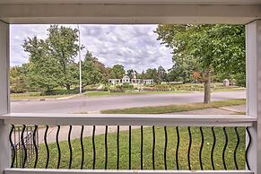 Lakeside Garden Home - 1 Mile to Main Street!