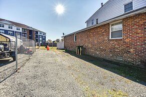 1 Mi to Dtwn: Remote Work-friendly Apt in Hampton!