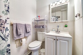 1 Mi to Dtwn: Remote Work-friendly Apt in Hampton!