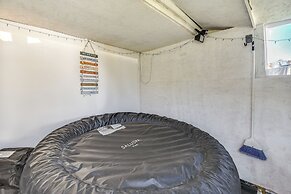 1 Mi to Dtwn: Remote Work-friendly Apt in Hampton!