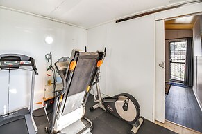 1 Mi to Dtwn: Remote Work-friendly Apt in Hampton!