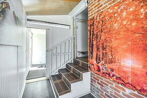 1 Mi to Dtwn: Remote Work-friendly Apt in Hampton!