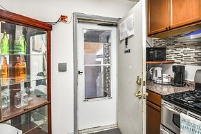 1 Mi to Dtwn: Remote Work-friendly Apt in Hampton!