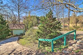 Unique & Cozy Arden Cabin, 6 Mi to Blue Ridge Pkwy