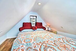 Unique & Cozy Arden Cabin, 6 Mi to Blue Ridge Pkwy