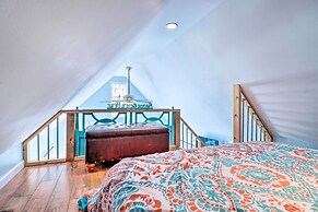 Unique & Cozy Arden Cabin, 6 Mi to Blue Ridge Pkwy