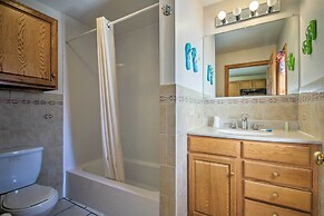 Old Orchard Beach Apt - Walk to Beach & Pier!