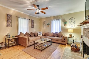 Updated Farmhouse w/ Yard, 10 Mi to Dtwn Atlanta