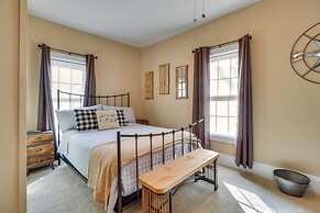 Updated Farmhouse w/ Yard, 10 Mi to Dtwn Atlanta