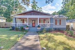 Updated Farmhouse w/ Yard, 10 Mi to Dtwn Atlanta