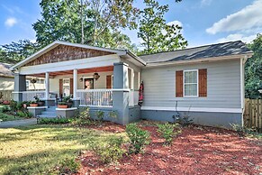 Updated Farmhouse w/ Yard, 10 Mi to Dtwn Atlanta
