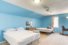 8 Mi to Dtwn: Family-friendly Home in Fort Wayne!