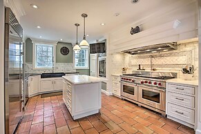 Spacious Estate w/ Courtyard: 2 Miles to Downtown!