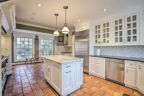 Spacious Estate w/ Courtyard: 2 Miles to Downtown!