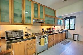 Updated Oceanside Townhome w/ Pool: Walk to Beach!