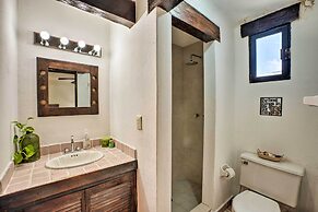 Updated Oceanside Townhome w/ Pool: Walk to Beach!