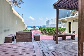 Updated Oceanside Townhome w/ Pool: Walk to Beach!