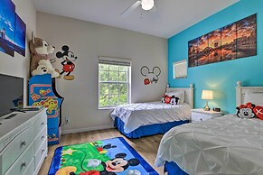 Vibrant Condo w/ Pool Access: 11 Mi to Disney